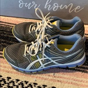 Women’s Asics shoes size 8.5